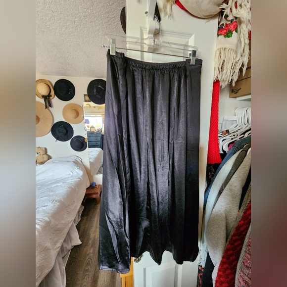 New York & Co Black Satin Skirt XL - Picture 2 of 6